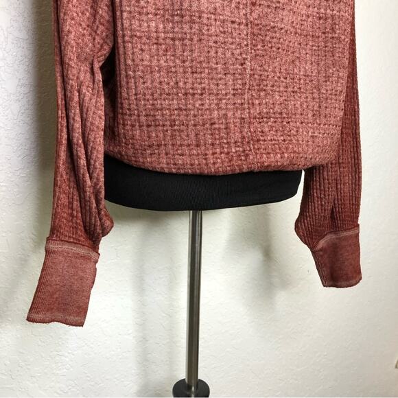 We the Free wash out maroon waffle knit balloon sleeve top size Extra Small XS - Picture 11 of 14